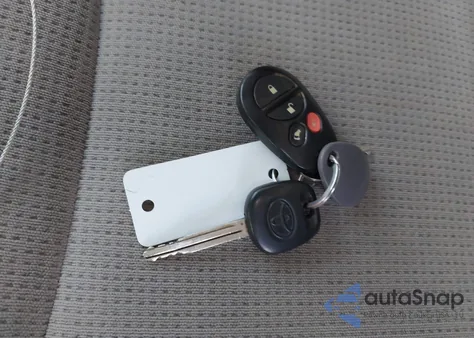 2004 Toyota Sienna Le из США, поврежденный, VIN 5TDZA23C44S077351